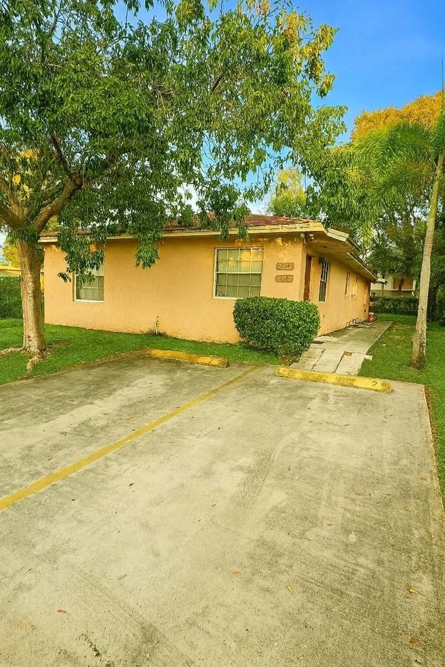 2 of 13 - 734 Nw 13th Terrace, Fort Lauderdale, FL