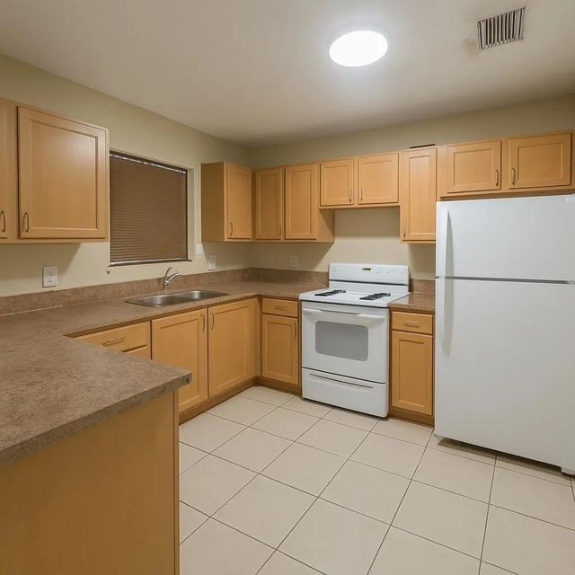 4 of 13 - 734 Nw 13th Terrace, Fort Lauderdale, FL