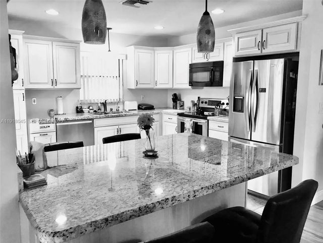 737 Se 22nd Drive, Homestead