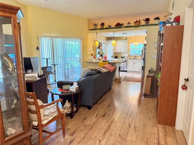 4 of 10 - 737 Se 22nd Drive, Homestead, FL