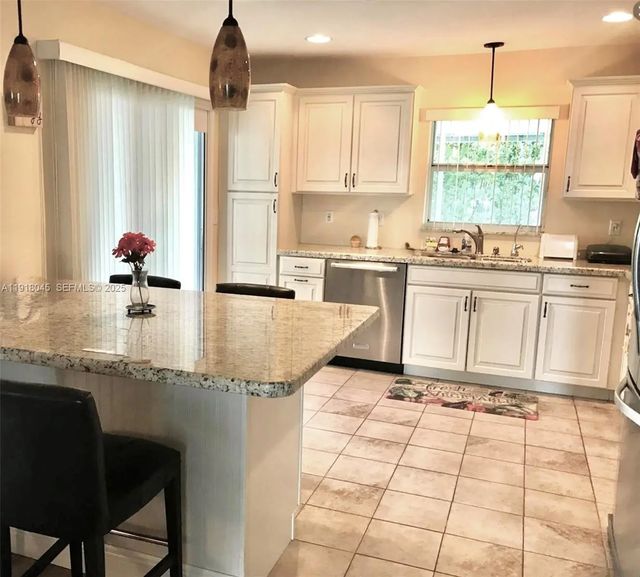 5 of 10 - 737 Se 22nd Drive, Homestead, FL