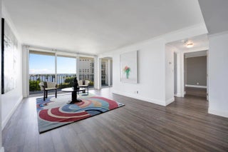 Photo of Listing #R11142572