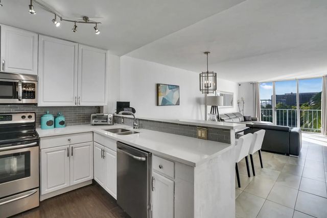 5 of 39 - 1609 N Riverside Drive #304, Pompano Beach, FL