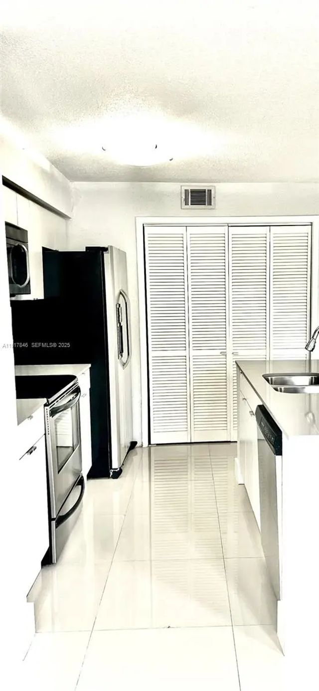 3 of 8 - 977 Riverside Drive #211, Coral Springs, FL