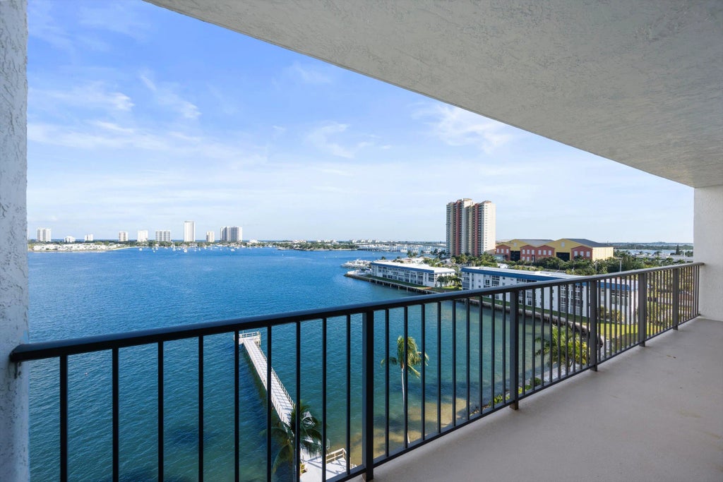 3040 Lake Shore Drive #ph 2, Riviera Beach