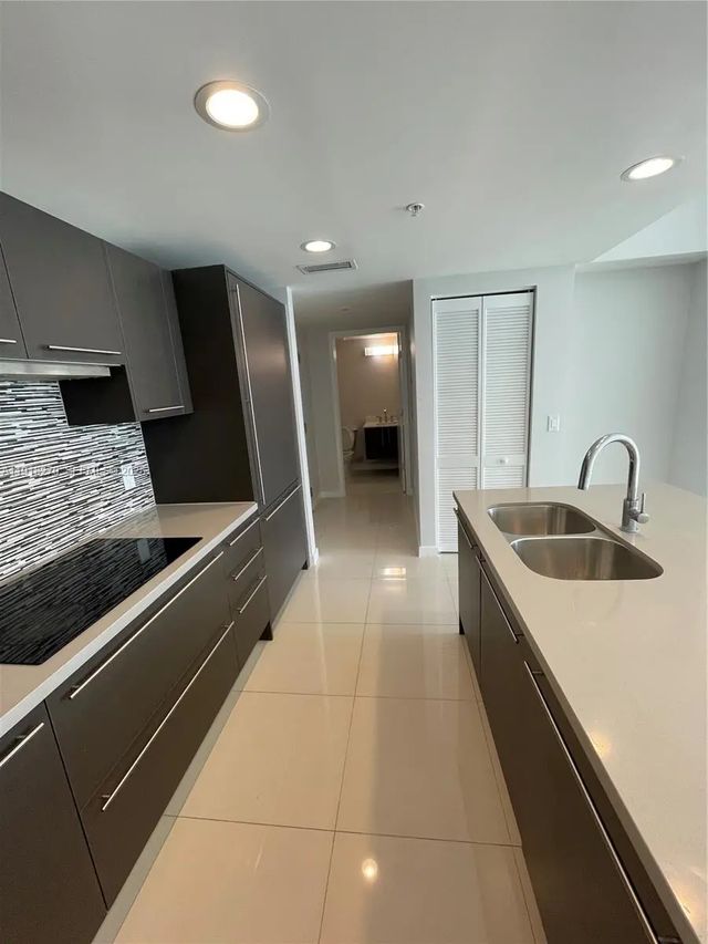 5 of 11 - 7875 Nw 107th Avenue #514, Doral, FL