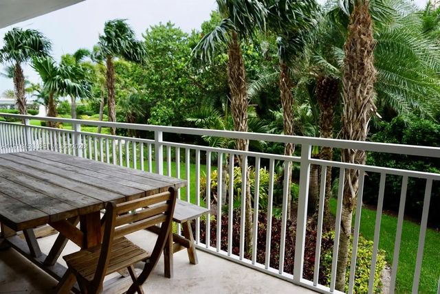 5 of 46 - 605 Ocean Drive #2l, Key Biscayne, FL