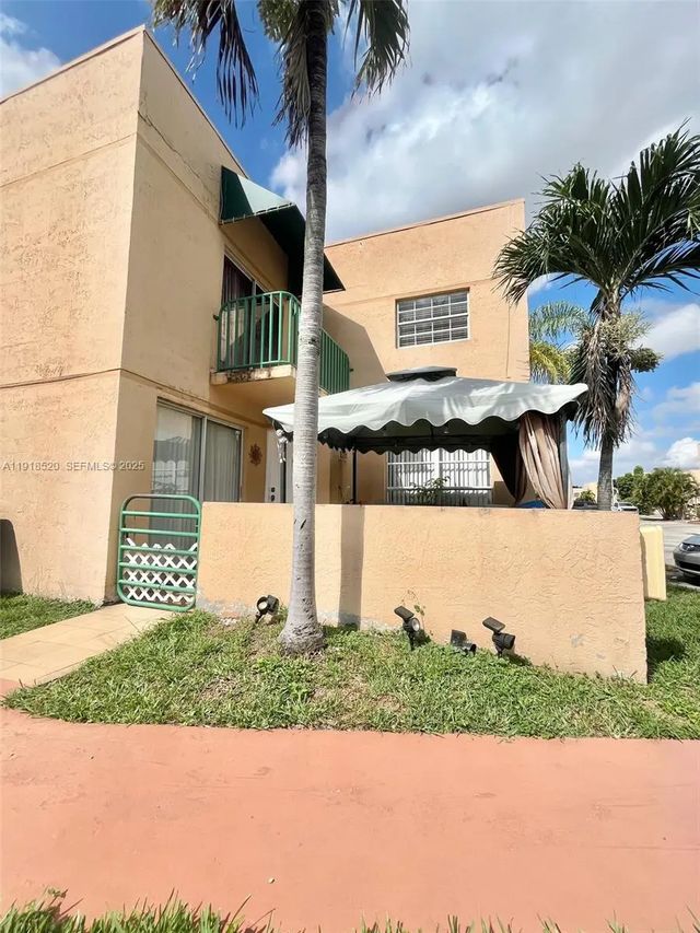 1990 Sw 121st Court #232, Miami