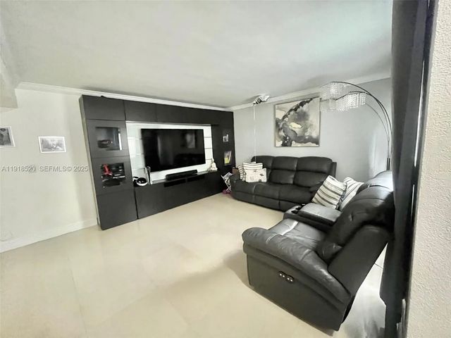 4 of 28 - 1990 Sw 121st Court #232, Miami, FL