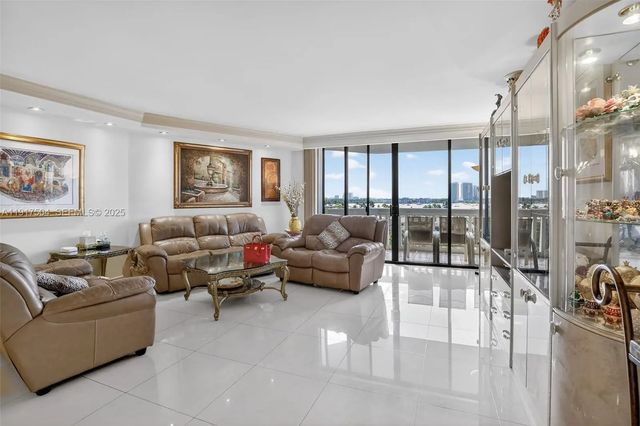 1000 Island Boulevard #602, Aventura