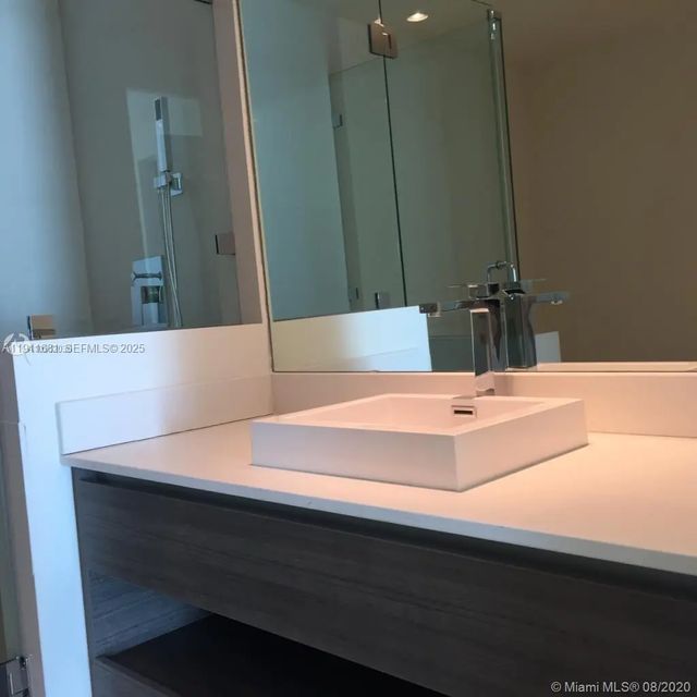 4 of 24 - 1100 S Miami Avenue #2911, Miami, FL