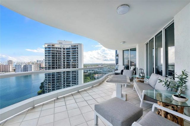 5 of 54 - 6000 Island Boulevard #2406, Aventura, FL