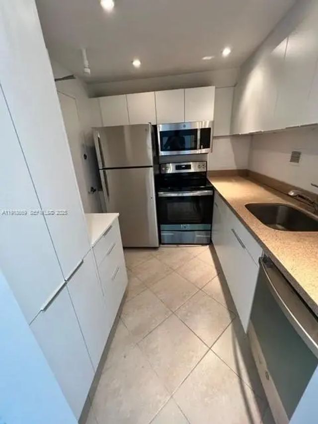 5 of 9 - 1000 West Avenue #225, Miami Beach, FL