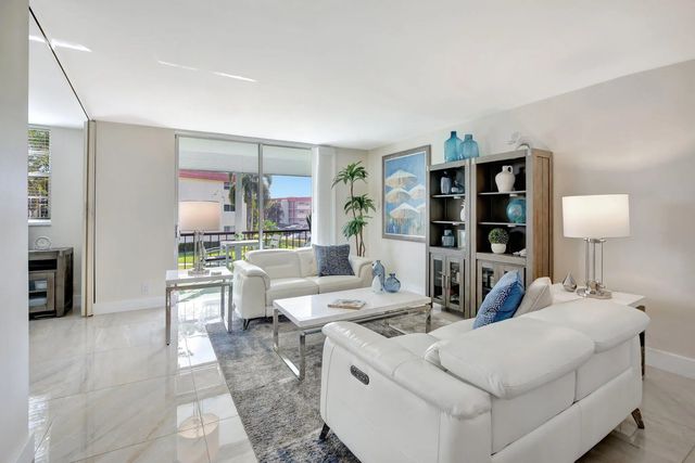 9720 S Hollybrook Lake Drive #204, Pembroke Pines