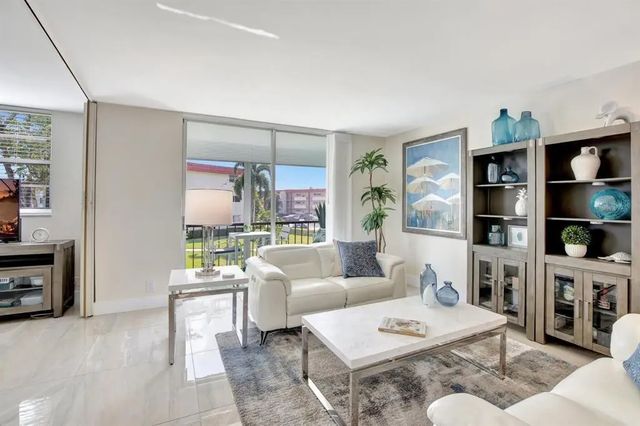 5 of 36 - 9720 S Hollybrook Lake Drive #204, Pembroke Pines, FL