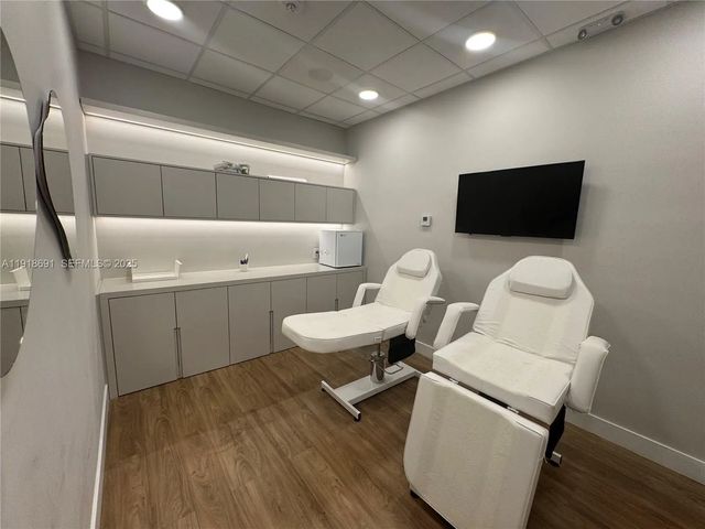 2820 Ne 214th Street #1004, Aventura