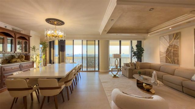 2000 Island Boulevard #3004, Aventura