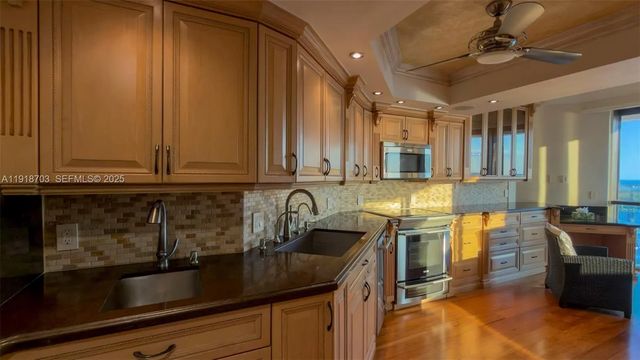 4 of 48 - 2000 Island Boulevard #3004, Aventura, FL