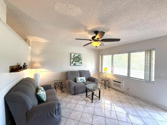 4 of 16 - 900 Sw 10th Terrace, Hallandale Beach, FL
