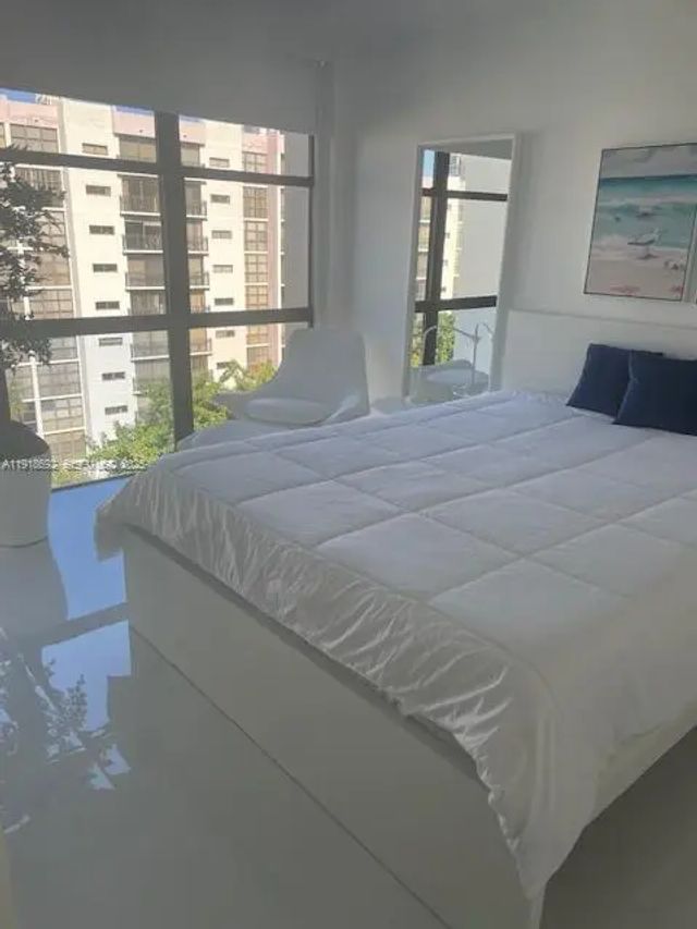 2 of 37 - 16909 N Bay Road #805, Sunny Isles Beach, FL