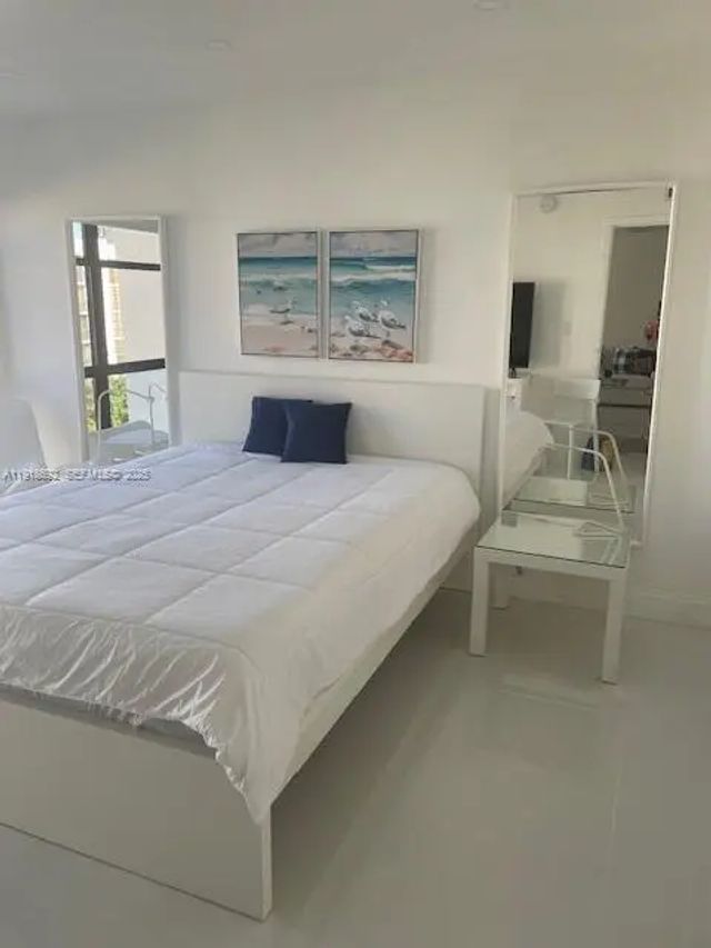 3 of 37 - 16909 N Bay Road #805, Sunny Isles Beach, FL