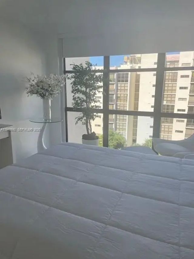 4 of 37 - 16909 N Bay Road #805, Sunny Isles Beach, FL