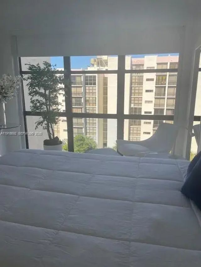 5 of 37 - 16909 N Bay Road #805, Sunny Isles Beach, FL
