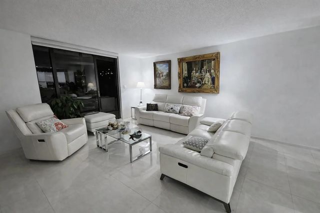 3 of 25 - 2500 Parkview Drive #403, Hallandale Beach, FL