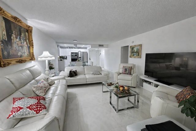 5 of 25 - 2500 Parkview Drive #403, Hallandale Beach, FL