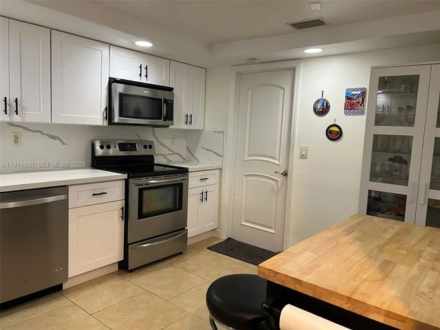 5 of 28 - 9894 Fairway Cove Lane, Plantation, FL