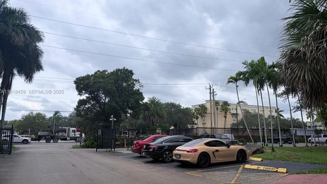 3 of 13 - 4111 Stirling Road #102, Dania Beach, FL