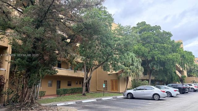 4 of 13 - 4111 Stirling Road #102, Dania Beach, FL