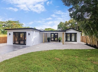 Photo of Listing #R11143229