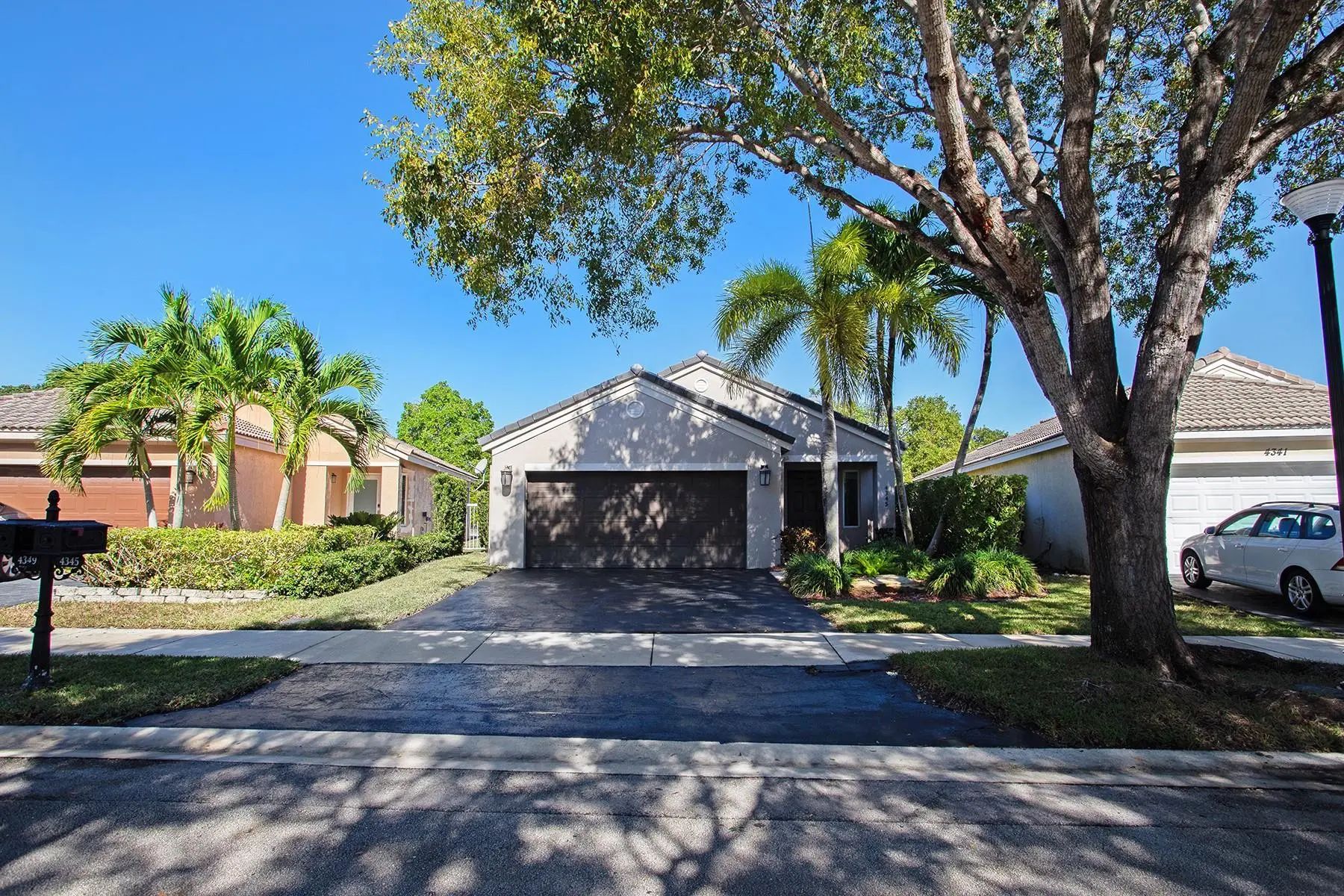 4345 Pine Ridge Court, Weston