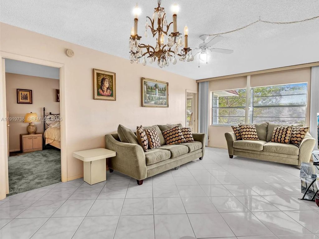 5102 Nw 36th Street #607, Lauderdale Lakes