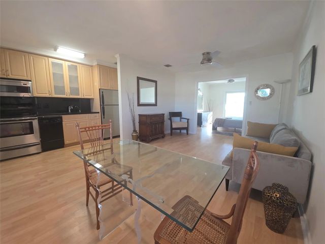 2131 Ne 42nd Court #208e, Lighthouse Point