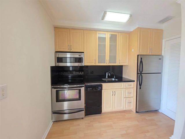 5 of 27 - 2131 Ne 42nd Court #208e, Lighthouse Point, FL
