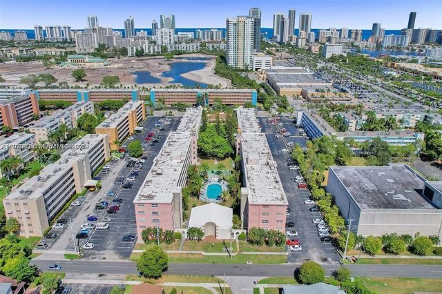 2 of 23 - 180 Ne 12th Avenue #12e, Hallandale Beach, FL