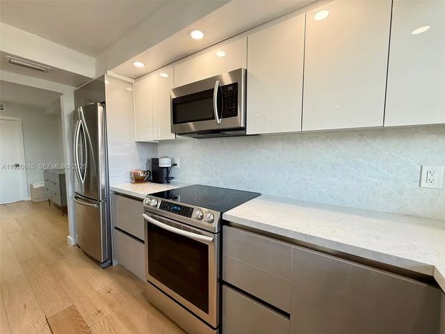 3 of 23 - 180 Ne 12th Avenue #12e, Hallandale Beach, FL