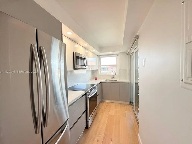 4 of 23 - 180 Ne 12th Avenue #12e, Hallandale Beach, FL