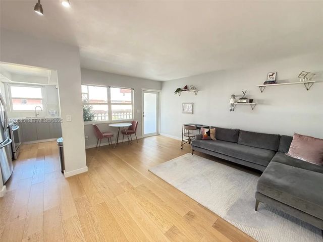 5 of 23 - 180 Ne 12th Avenue #12e, Hallandale Beach, FL
