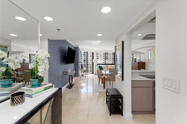 4 of 33 - 520 Brickell Key Drive #a1207, Miami, FL