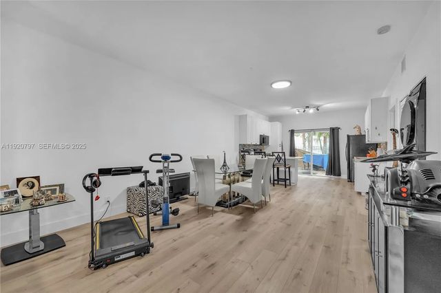 5 of 15 - 4950 Washington Street #1, Hollywood, FL