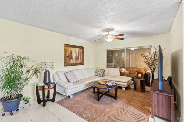 5 of 18 - 8000 Lagos De Campo Boulevard #a-104, Tamarac, FL