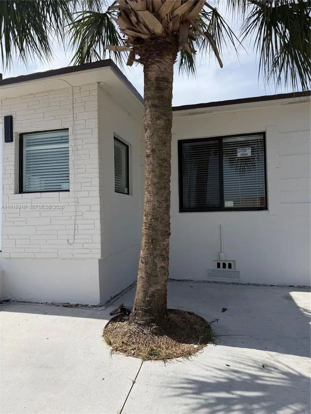 4 of 22 - 107 W Pembroke Road, Hallandale Beach, FL