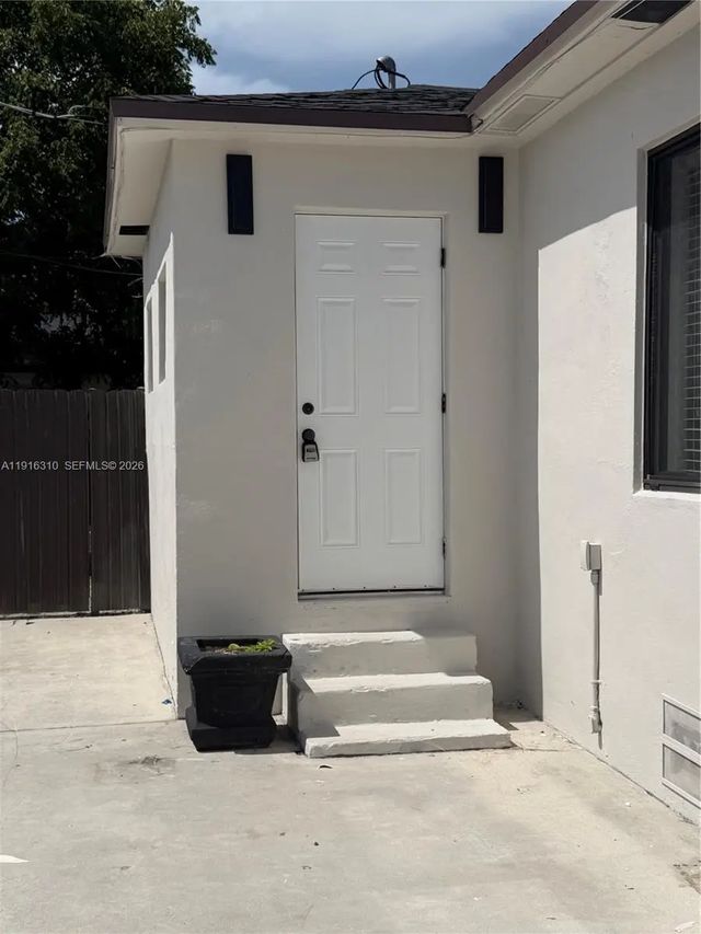 5 of 22 - 107 W Pembroke Road, Hallandale Beach, FL