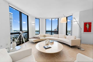 Photo of Listing #R11143661