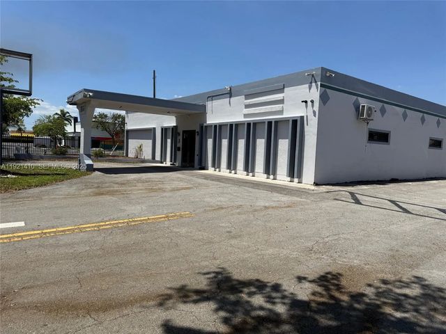 2 of 27 - 4481 Nw 167th Street, Miami Gardens, FL