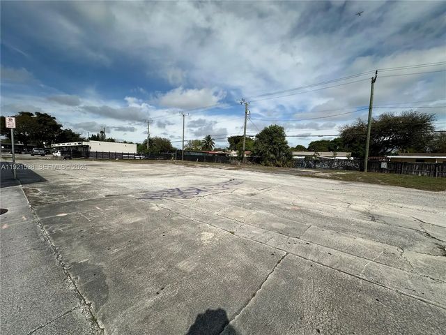 3 of 4 - 6501 Pembroke Road, Hollywood, FL