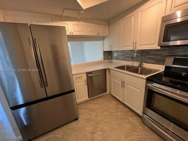 2 of 22 - 721 Se 1st Way #b18, Deerfield Beach, FL